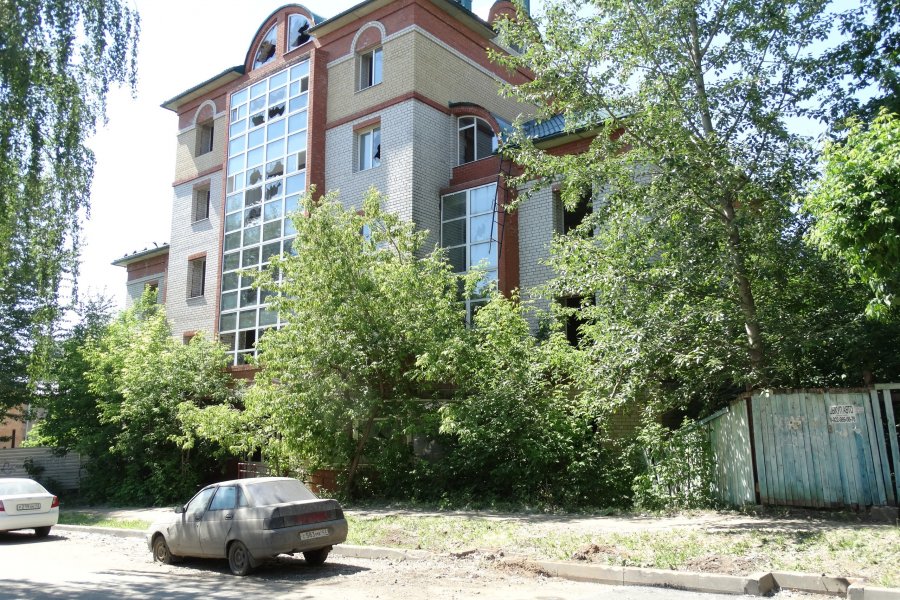 Продажа нежилого здания с участком, г. Киров, ул. Володарского