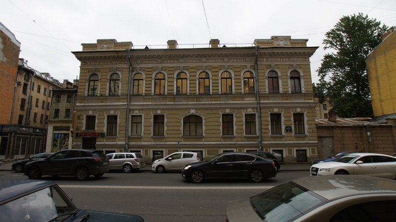 Продажа здания с земельным участком в центре Санкт-Петербурга